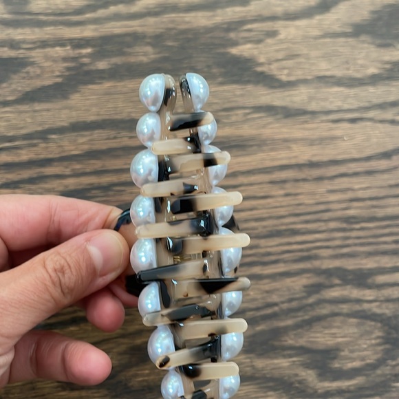 NEW bundle of 2 tortoise shell claw hair clips - Picture 5 of 10